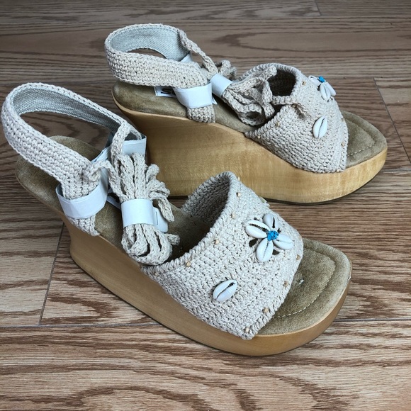 SODA Kendo Natural Macrame Shells Platform Sandal - Picture 2 of 12